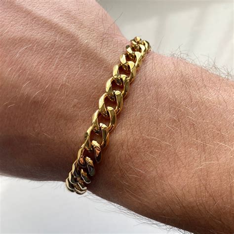 Armbänder für Männer: Gewebe und Gold .